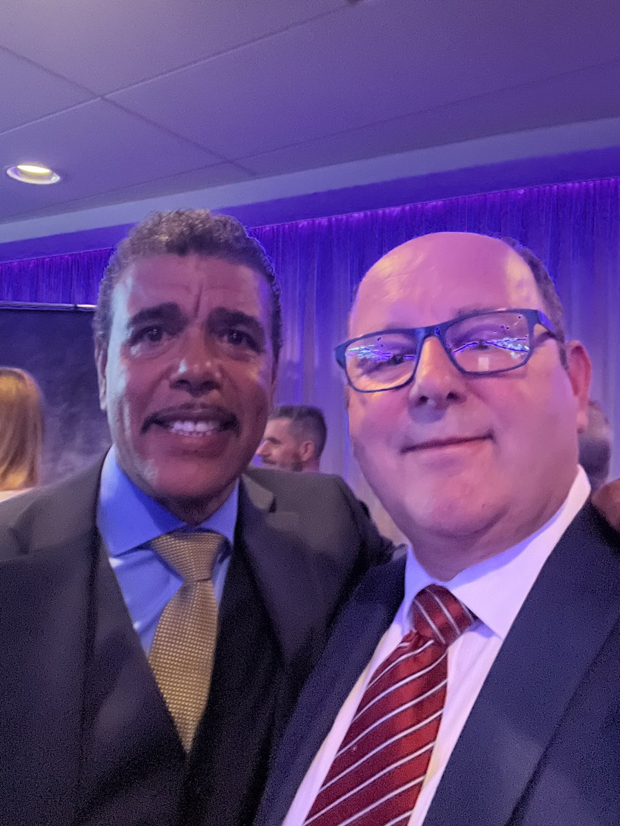 What a pleasure to be sat with this legend last night at the @SheffieldStar football awards. Great to hear @chris_kammy is on the mend. Thank you @HACKETTREF