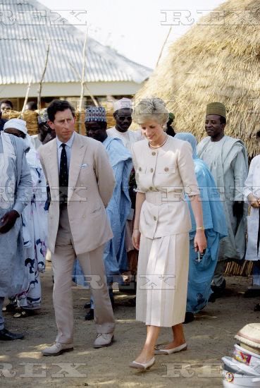 #HarryandMeghan will soon visit #Nigeria , just like #PrincessDiana did in 1990. Which of #Queenofhearts ´s looks will #MeghanMarkle replicate? #PrinceHarry #PrincessMeghan #DianaSpencer #LadyDi #duchessofSussex #dukeofSussex #HarryandMeghaninNigeria #Windsor #visit #private