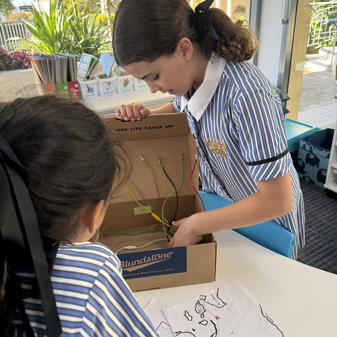 Year 4 showcased their learning about early explorers with interactive multi-disciplinary projects involving research, storyboarding, designing and coding to re-tell the journeys of the explorers around the world, leveraging Makey Makey circuits to bring their projects to life.