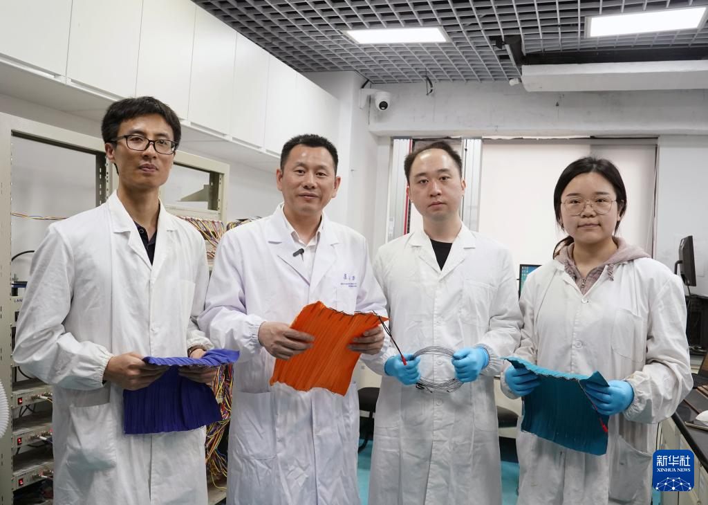 Wearable batteries: Chinese scientists from Fudan University have developed a soft and breathable piece of clothing that can not only store energy but also power personal electronic devices such as smartphones and watches. The study was published in the journal @Nature.