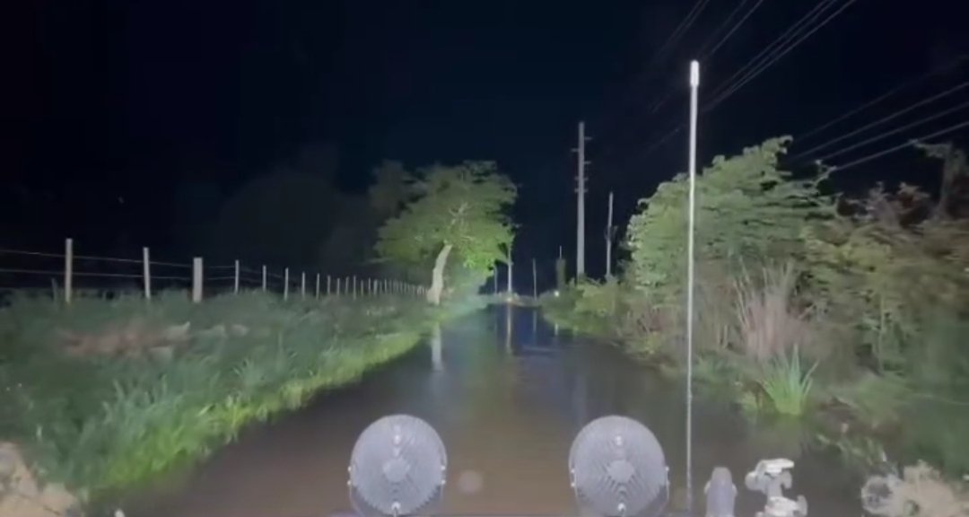 🚨#INUNDACIÓN🚨| Completamente inundado tramo de carretera 103, ramal 3311, del barrio bajura, en #CaboRojo. NO CRUCE ÁREAS INUNDADAS. 

📷 Captura de vídeo de: Survival Soler Jorge 

#prwx