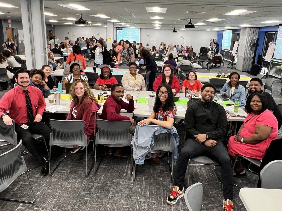 Look at this LeaderSIP crew! Thankful for the @WalnutCreekES team leads, coaches, and administrators for putting in early work as we prepare for Empowering PLCs in 24-25! #CultivateExcellence #TheCreekIsRising