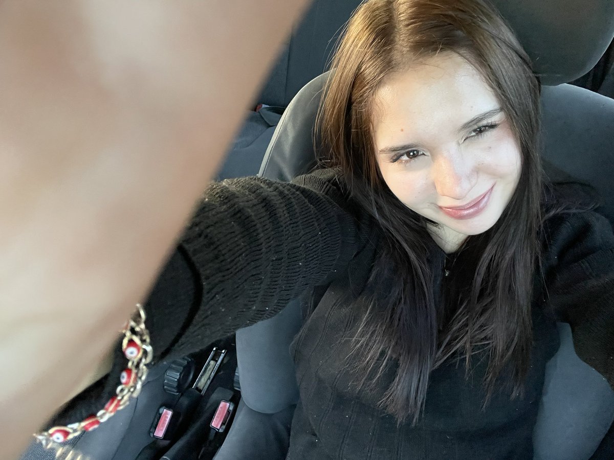 holaa, soy mena:) tengo 20 y soy de toluca, sigo a los cd9 desde los 10, cualquier cosa aquí estoy para todxs, los tqm, si alguien va el 19 x favor hay que ser amigas 💓

CODERS ARE BACK