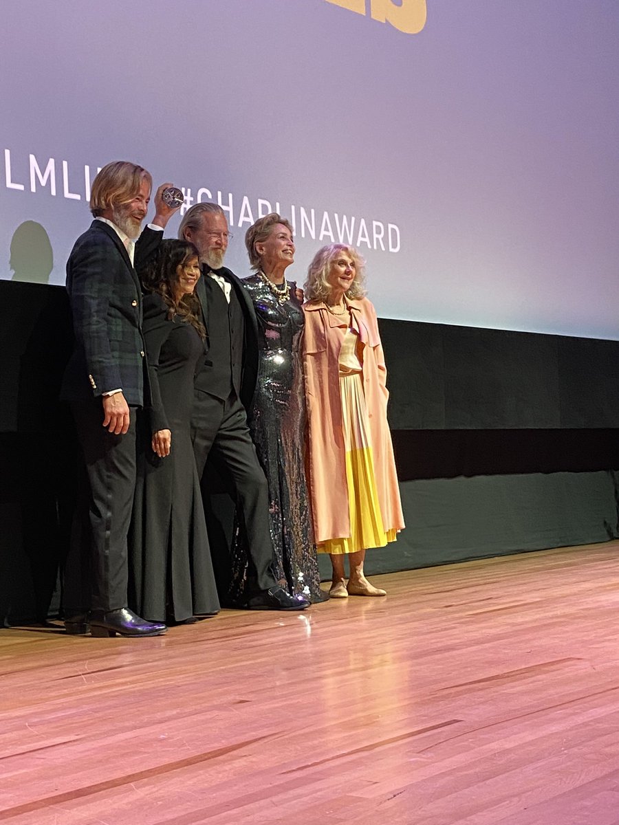 Tonight @FilmLinc gave the Chaplin Award to beloved actor @TheJeffBridges! Clips were shown from some of his 70 features; there were touching live & video tributes from Sharon Stone, @rosieperezbklyn, Blythe Danner, Chris Pine, @BarbraStreisand, Beau Bridges & John Lithgow. Bravo