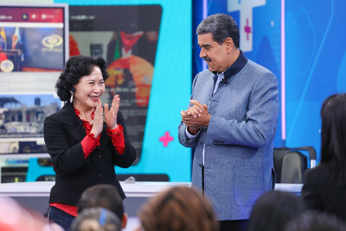 NicolasMaduro's tweet photo. Agradezco las palabras de la Dra. Tao Yitao, presidenta del Centro de Investigación de Zonas Económicas Especiales de China, de la Universidad de Shenzhen, invitada a “Con Maduro +”. Aceptamos la propuesta para que en el país, se realice el Foro Mundial de las ZEE, en el mes de diciembre de 2024. A prepararse para este gran evento. China y Venezuela unidas para el desarrollo y el crecimiento.