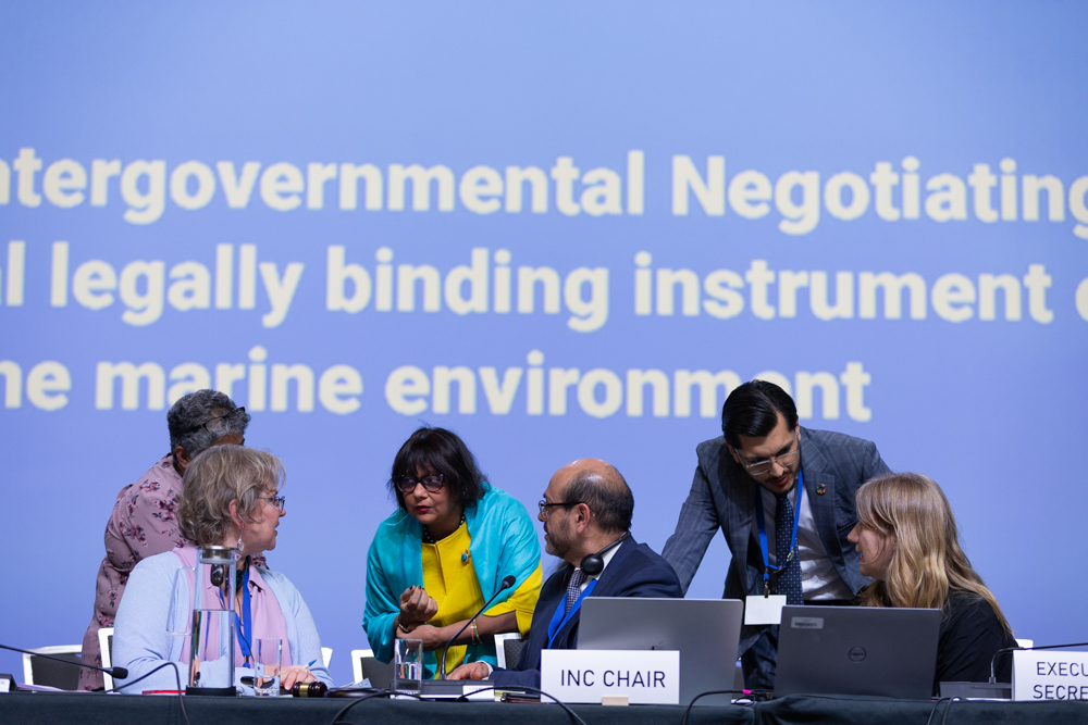 Earth Negotiations Bulletin (@iisd_enb) on Twitter photo #INC4 convenes in plenary, debating the establishment of 2 intersessional expert groups. INC Chair Luis Vayas Valdivieso (Ecuador) adjourns plenary for informal consultations to agree on the mandate of these groups.
#PlasticsTreaty #plasticpollution <a href="/UNEP/">UN Environment Programme</a> #INC4 convenes in plenary, debating the establishment of 2 intersessional expert groups. INC Chair Luis Vayas Valdivieso (Ecuador) adjourns plenary for informal consultations to agree on the mandate of these groups.
#PlasticsTreaty #plasticpollution <a href="/UNEP/">UN Environment Programme</a>