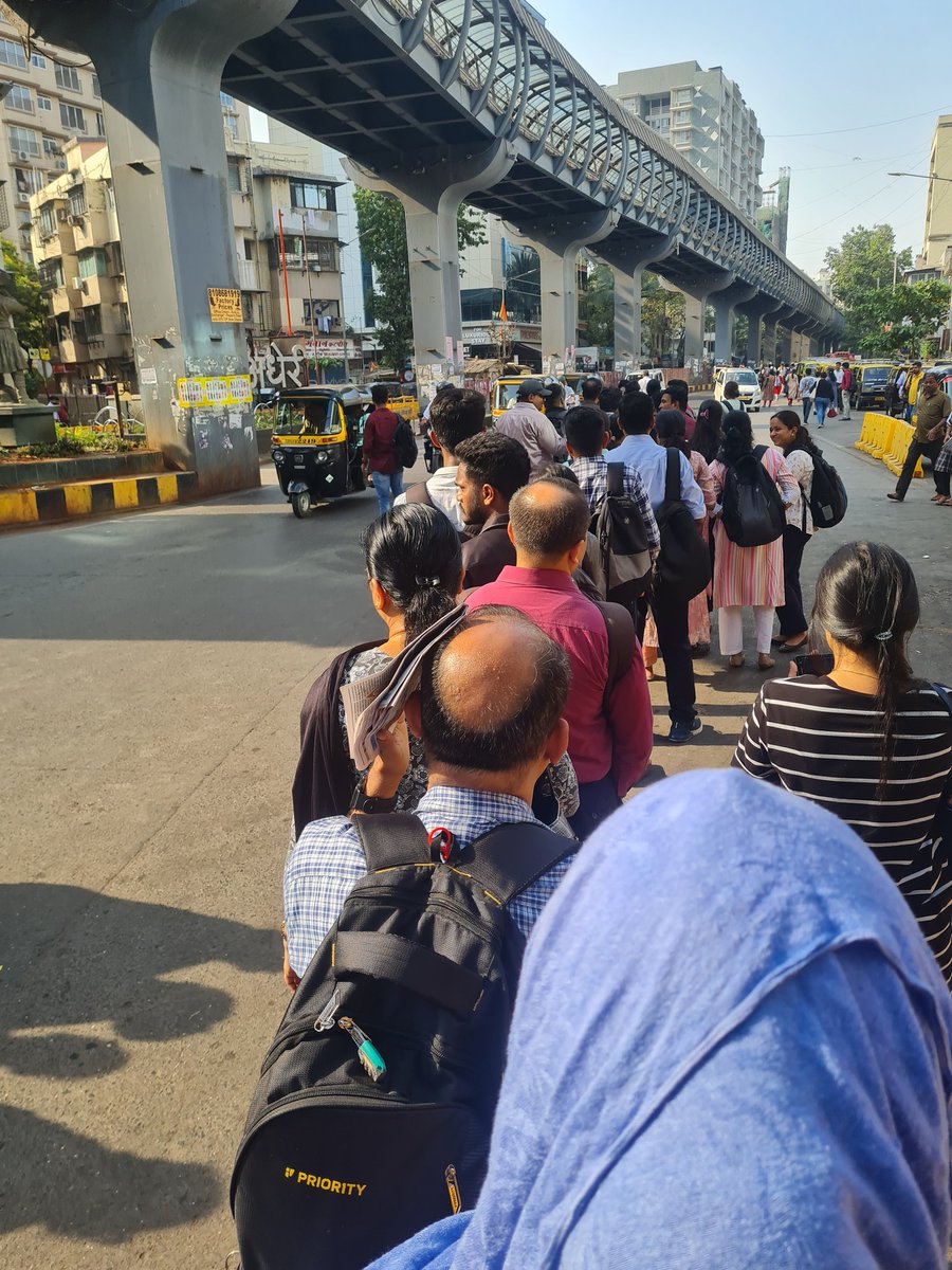 This is new normal in Andheri east now, in office hours Auto Rickshaw doesn't take sawaries as per resp. locations esp. for short distance...no rule/fear on them by administration.
Their arrogancy too is concern.
We as citizens are treated 3rd class in Mumbai.
#Mumbai #Andheri
