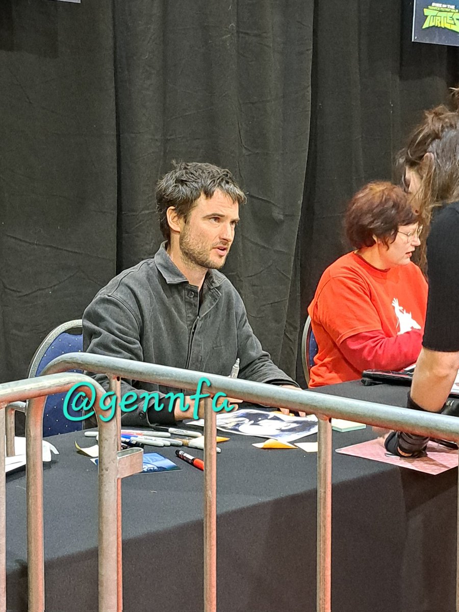 For #TomTuesday, I'll throw the other two (good looking) pics out there I took at the Holland Con. 🙂 #TomSturridge #TheSandman