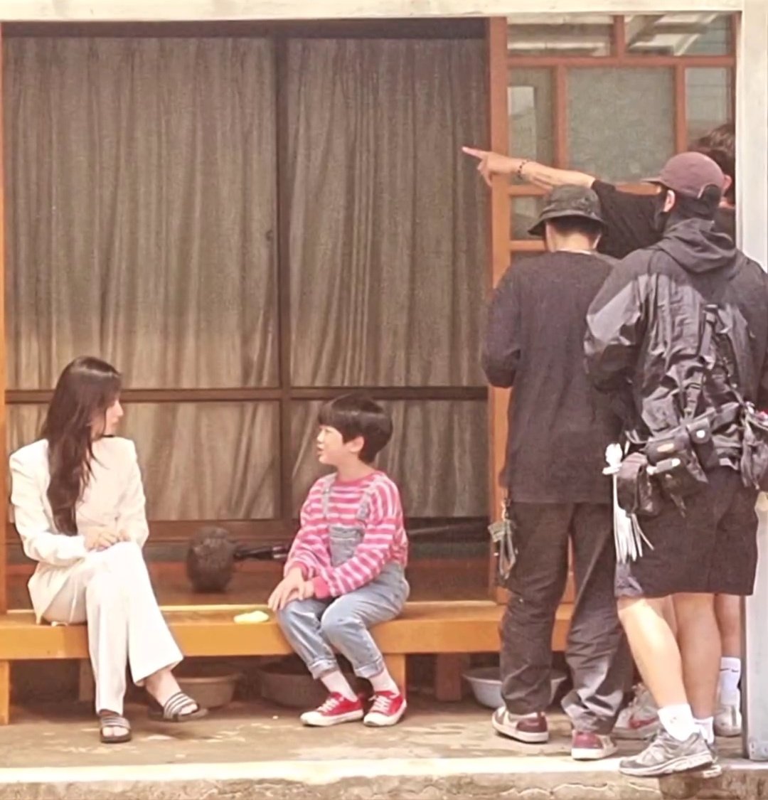 bts from the scene with baek hoyeol and haein shared by Kim Dongha on Ig. This is making me nostalgic 🥺 #Kimjiwon #QueenOfTears