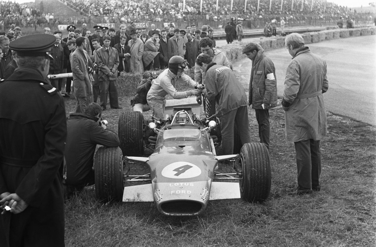 . 🏁jackie oliver netherlands 1968 #F1 🏁 Keith Jack Oliver (GBR) (Gold Leaf Team #Lotus), #Lotus 49B - #Ford-Cosworth DFV 3.0 V8 (NC)1968 Dutch Grand Prix, Circuit Zandvoort ++ ANEFO / Joost Evers 2.' 🏆 internal-combustion.com/nuvolari/jacki… 🏆 .