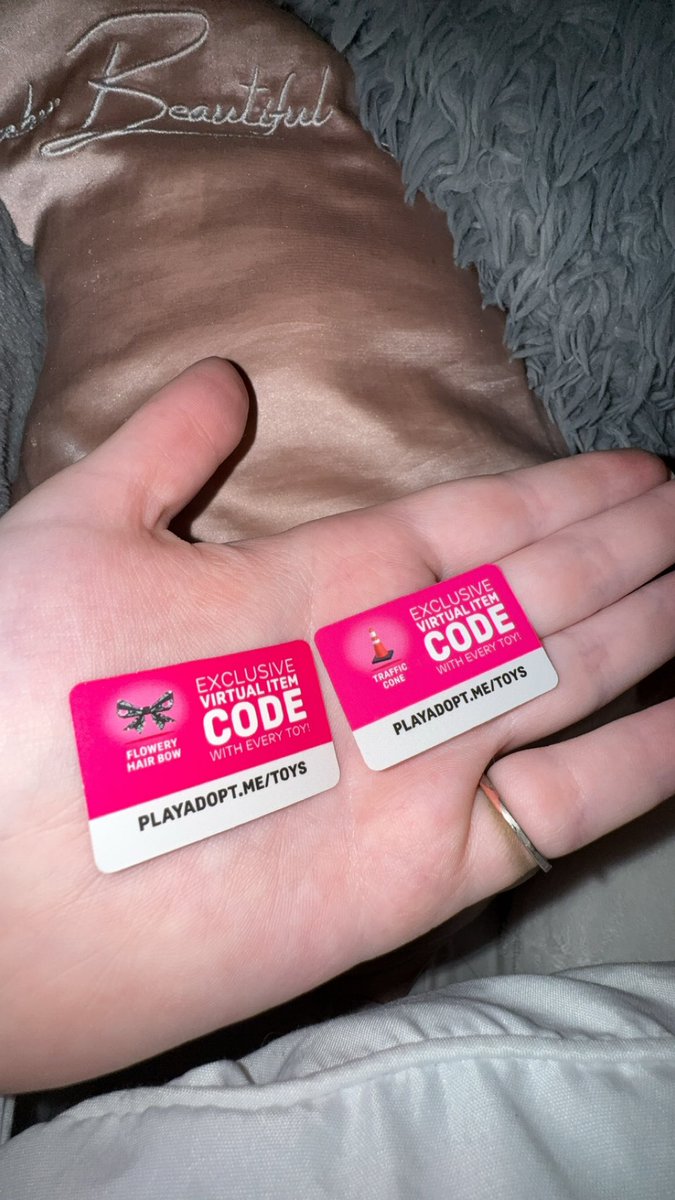 trading a couple adopt me ugc codes for rhd/robux! (dont judge my hand its very emotional)
nyp please!
idk if anyone actually has interest in these but i dont want them😭

🏷️ #roblox #robux #robuxtrade #royalehigh #royalehightrade #royalehighgiveaway #adoptme #adoptmetrade #ugc