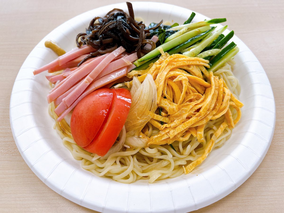 今日のお昼は会社から冷やし中華が振る舞われました☺️(麺250g) (｀・∀・´)