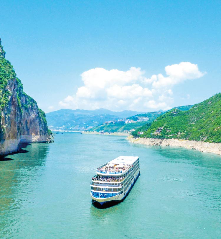 A rive to fall in love with – the Yangtze River. 😍 💫 🛳️ 

#YangtzeRiver #ChinaHolidays #CenturyCruises 🌏 #ChinaTravel #CruiseLife