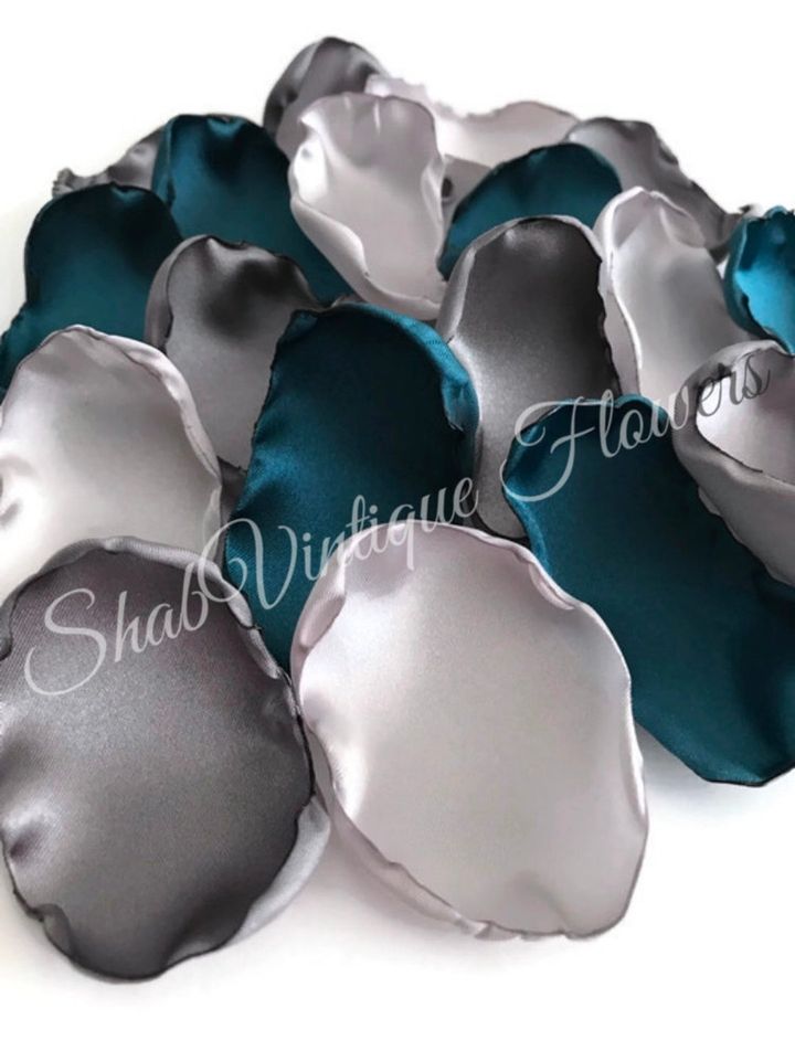 🍂 Transform your special day with a touch of autumn elegance! Our Teal, Slate & Light Silver Flower Petals are perfect for adding a rustic… dlvr.it/T6Brp8 #weddingcolors #bridal #weddingdecor #wedding #shabvintiqueflowers #happilyeverafter #weddingplanning #tabledecor