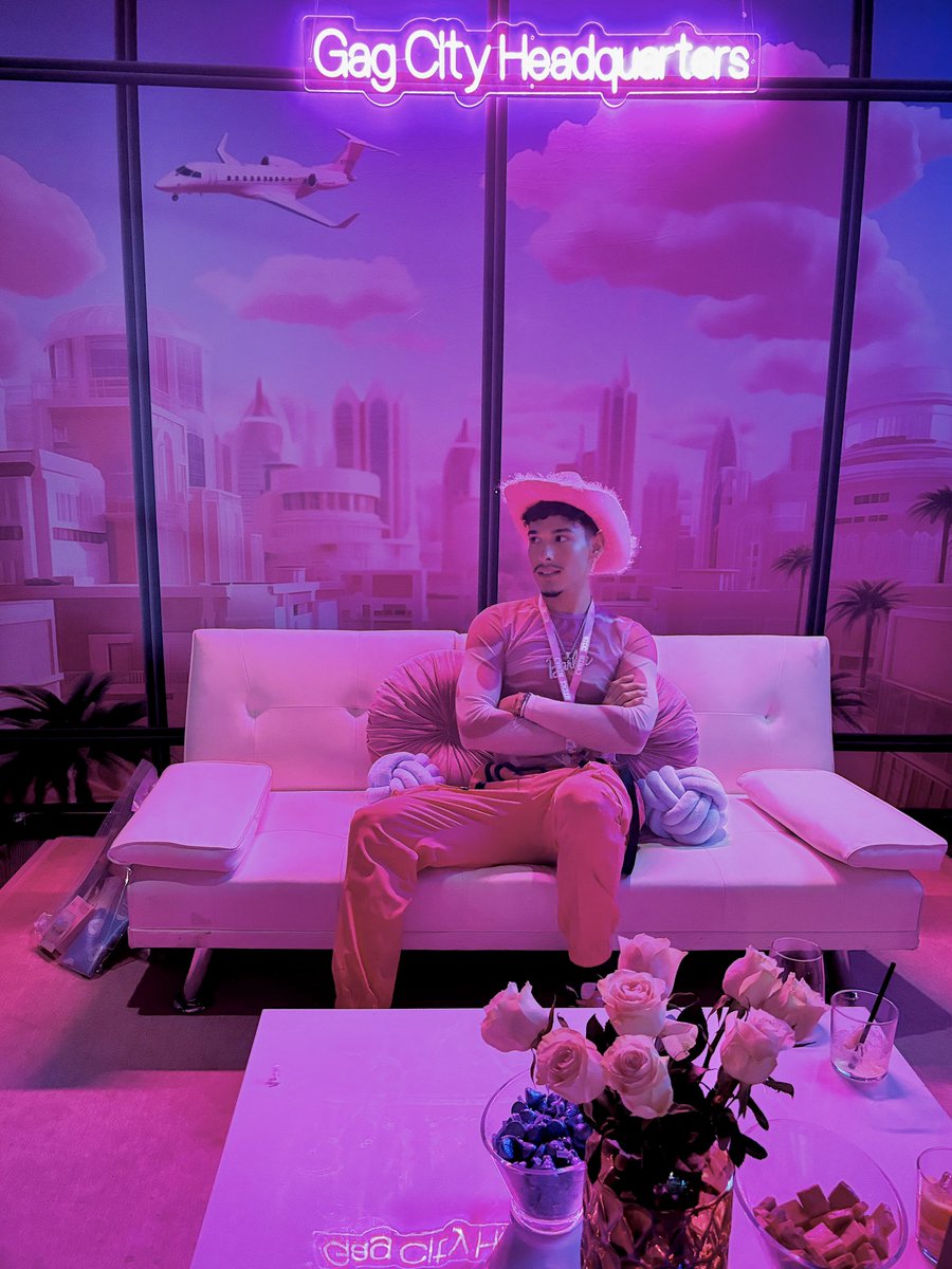 AlfonsoLaris's tweet photo. alexa play megatron by nicki minaj 

#NickiTrivia @NICKIMINAJ https://t.co/ExUdlb7cf3