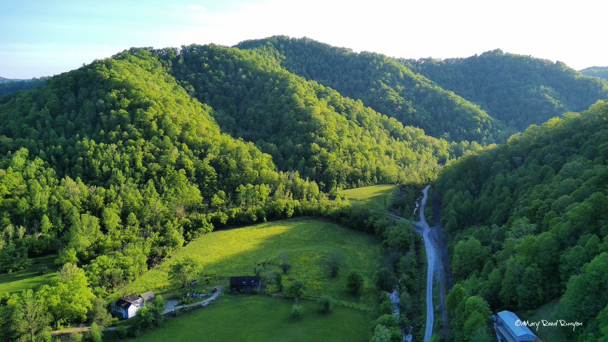 Another beautiful evening! #HatfieldKY @WYMT @brobwx @WSAZBrandon @SpencerWeather @JoshFitzWx @Kentuckyweather @cjwxguy56 #ekywx #kywx #sekywx