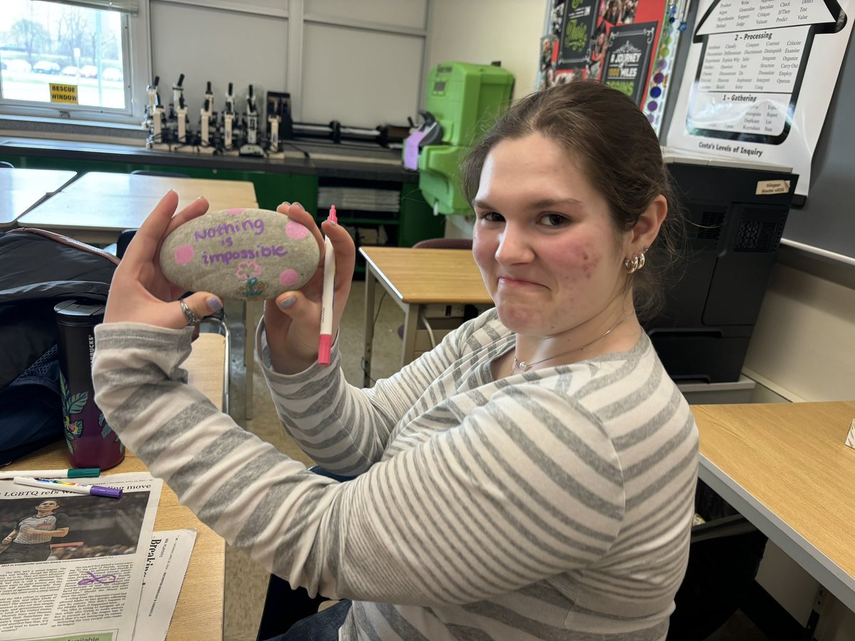 Monday, Student council painted rocks that they will use to decorate the school grounds! Such a beautiful day at Olympia 🎨🪨 #greatthingshappenatoly #weareolympia #OlySTUCO💚💛 @MrJonesOLY @MrTanOLY @MrPassarell @HarringtonOLY @loray_gcsd_ap @DennisonDean