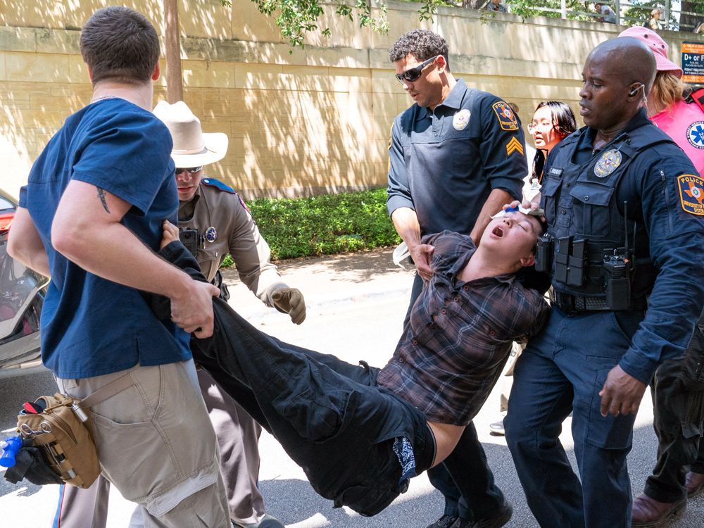 Anti-Israel protesters and police clash on Texas campus, Columbia University begins suspensions nationalpost.com/news/world/ant…