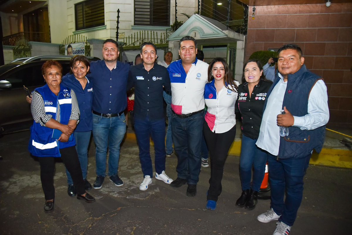 Cerramos la noche con las y los vecinos de Torres Lindavista en la demarcación Gustavo A. Madero con @GarridoDiego_ , @KarlyGo_ , @cynthialopezc1 y @juarezveromex . GAM ya sabe que aquí #ElCambioViene : vamos a demostrar que #SíHayDeOtra . Aquellos que dejaron en el olvido al…