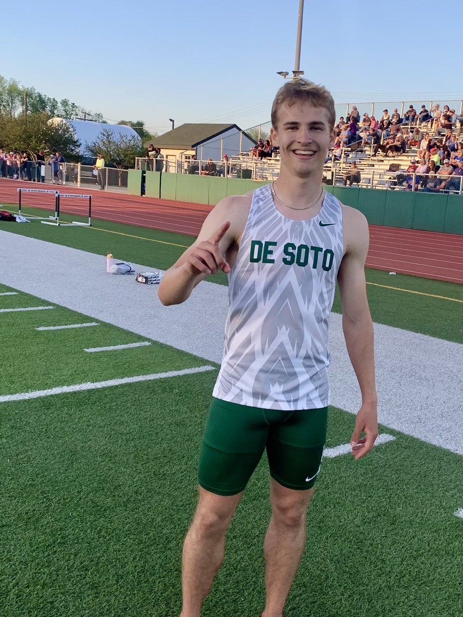 ‼️SCHOOL RECORD ALERT‼️
Carson Miller wins the boys 200m at the 2024 De Soto Invitational with a DHS school record time of 21.69 🥇 <a href="/DeSotoWildcats/">De Soto Wildcats</a>