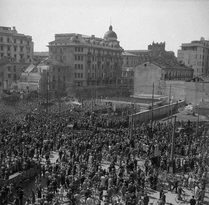 29 aprile 1945 #PiazzaleLoreto 
#VivalItaliaAntifascista