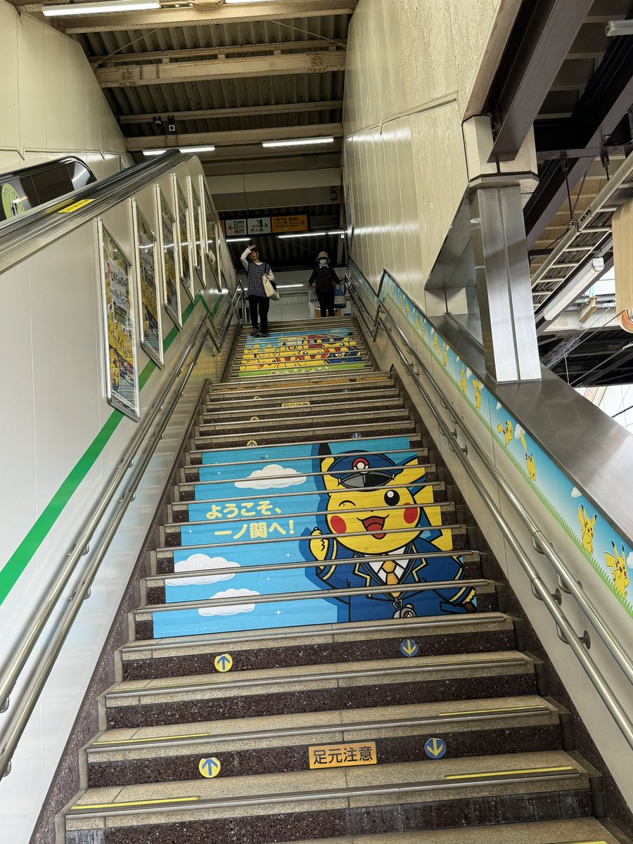 OP_scottishfold's tweet photo. 一ノ関駅で乗換のため新幹線下車したら至る所にピカチュウ！
ポケモントレインなるものがあるのねー！！！ https://t.co/r7XTsTLhY5