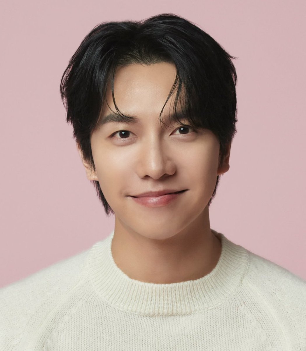 my pretty boy with his pretty hair, his pretty eyes,his pretty lil dimple and his pretty smile!☺️✨ #LeeSeungGi #이승기