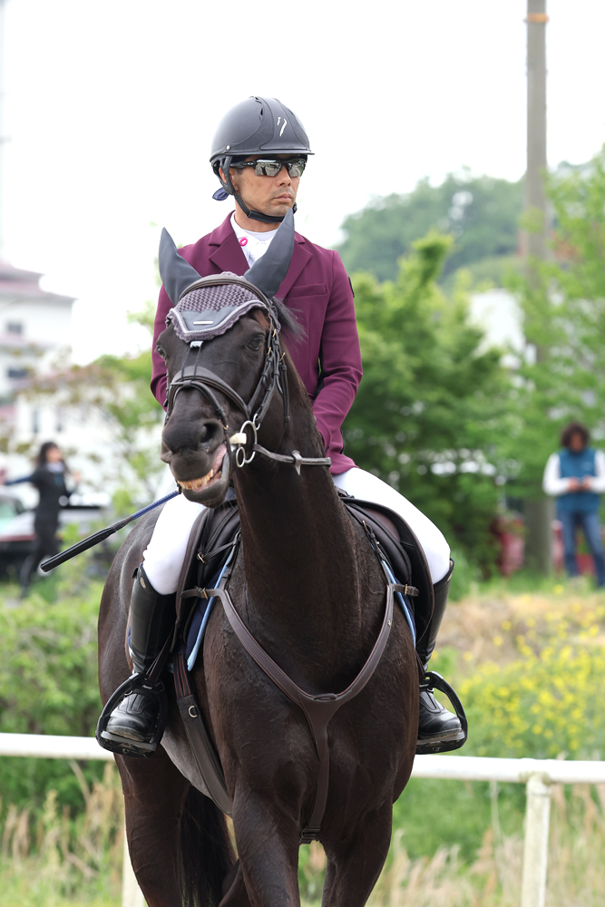 昨日行われた『RRC（引退競走馬杯）滋賀大会』にJRA所属騎手5名と中内田充正調教師が出場 ワイズマンハートと小牧加矢太騎手が2位になり、12月に馬事公苑で行われるファイナル大会の出場権を獲得👏 写真①JRA所属騎手と中内田調教師 写真②小牧騎手はヴェロックスとのコンビでも出場…