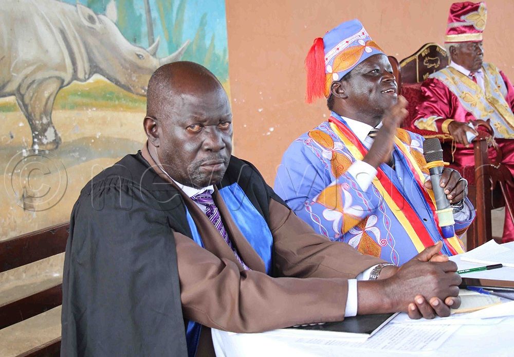 The Awitong (clan leader) of the Okadameri clan, one of the several clans in Lango, has been forced to refund a sh2m condolence contribution from President Yoweri Museveni to a family in his clan. 

DETAILS: buff.ly/4bgr0Dl 

#VisionUpdates