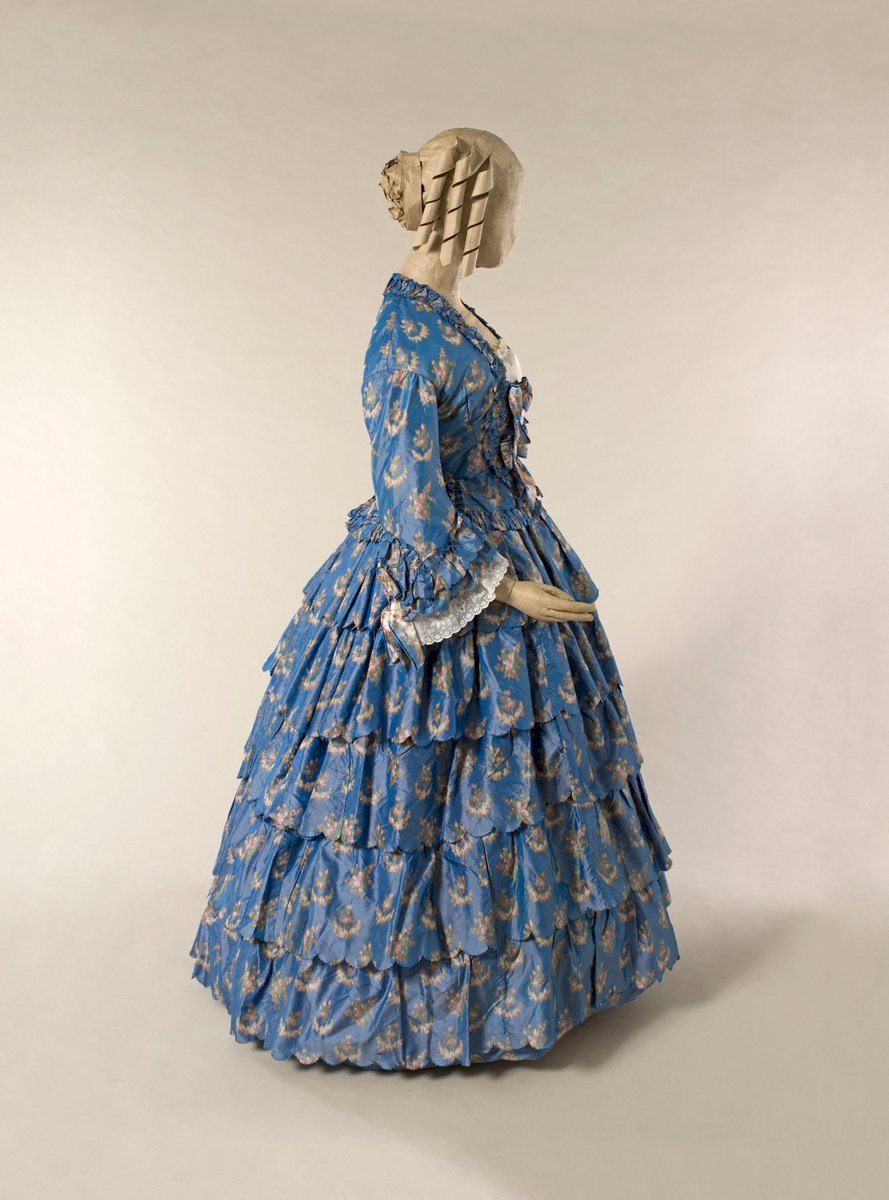 Dress with two bodices, c.1853.

Silk taffeta.

©️ @PalaisGalliera 
#FashionHistory