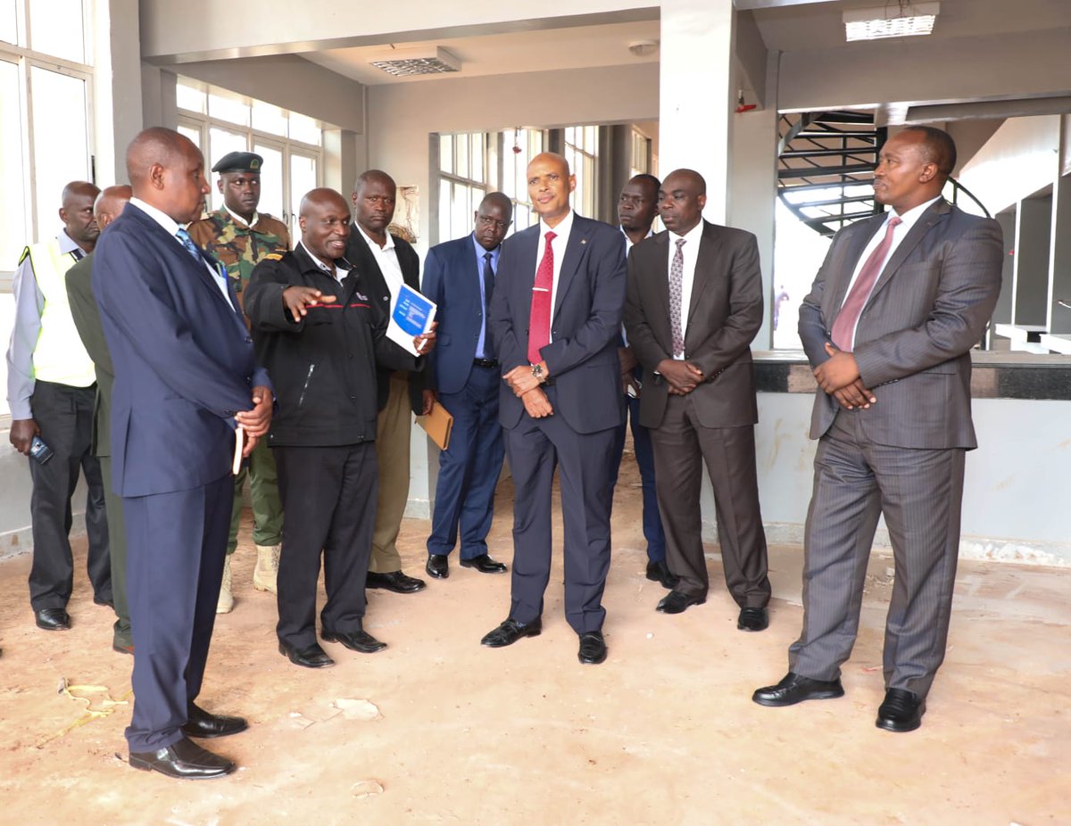 at the Chepchoina GSU Camp, before advancing to GSU Miti Mbili Camp, Anti - Stock Theft Unit 'K' Coy and KPS, APS and DCI officers based at Chepchoina and Endebes. Accompanying him are the Dir. Personnel Mr Francis Ndiema, Dir. Operations Mr Richard Mwaura,