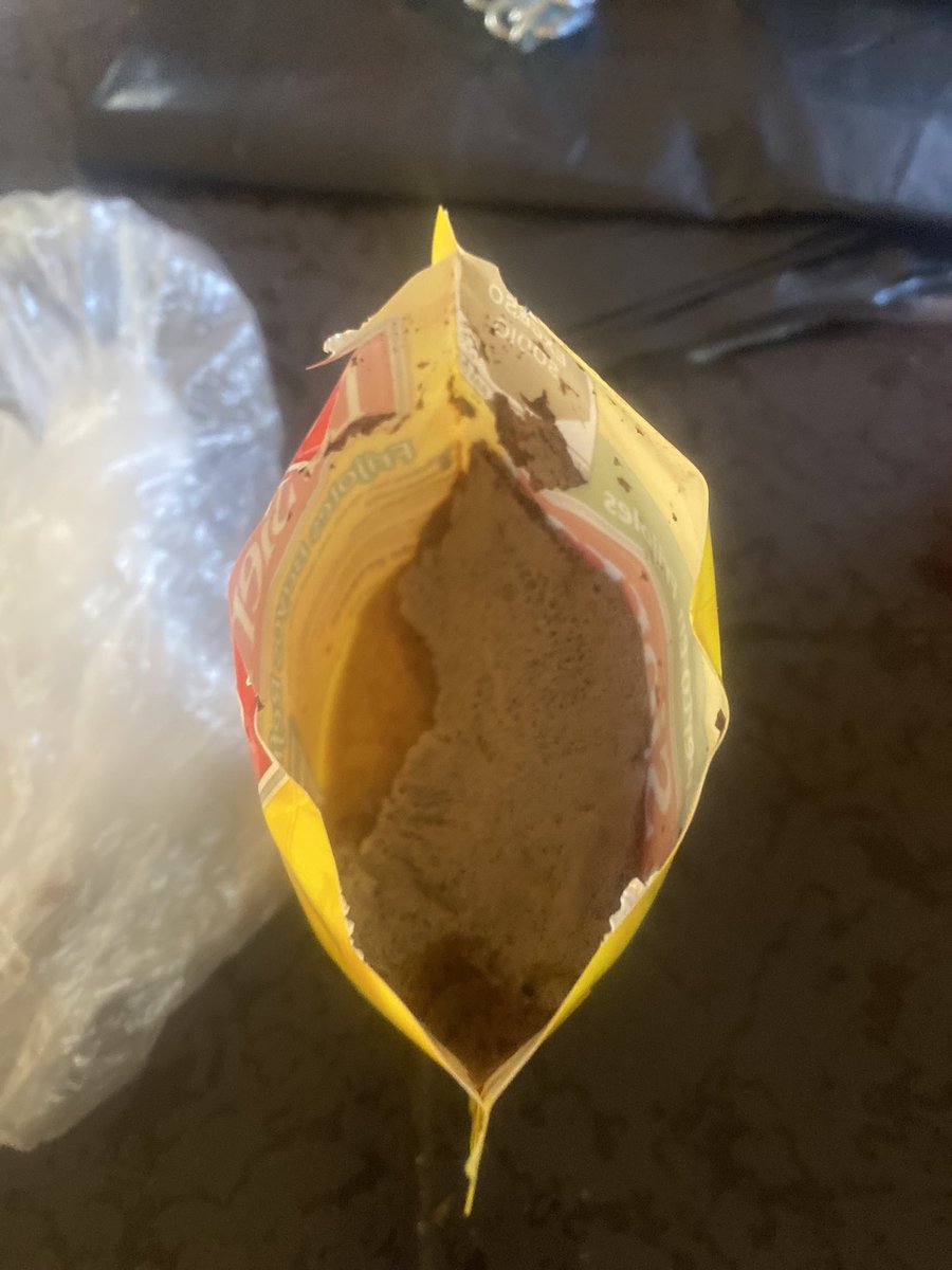 tere_princess's tweet photo. @lasierraFrij Coincido y y soy consumidora constante, pero cuiden más su proceso de calidad porque esto me pasó recientemente con un paquete nuevo …. Horrible!! https://t.co/hxQBo9hUvh
