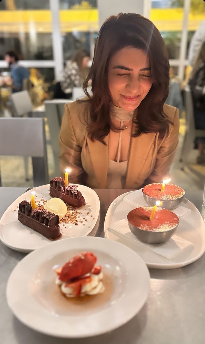 There's no such thing as too much cake!🎂 #Samantha drops a happy pic from her birthday celebrations.