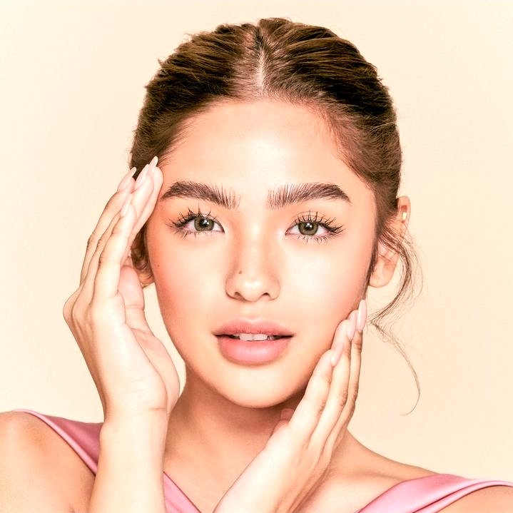 How can you hate this face? If you're not insecure.🙃😏

#AndreaBrillantes
#PINAKAMAKINANG
#BrillantSkin
#HighStreet