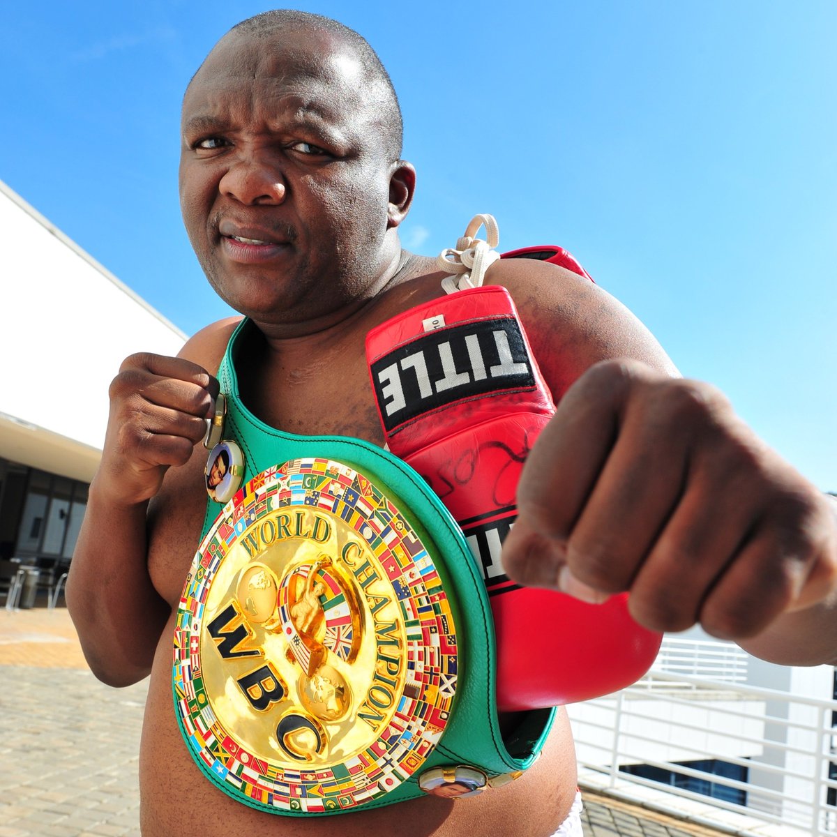 Former three-time world boxing champion, Dingaan Thobela has died after battling illness. The legendary boxer from Chiawelo, fondly known as the 'Rose of Soweto' was found dead in his flat in Mayfair, Johannesburg, on Monday. 

#MorningLive 
#SABCNews