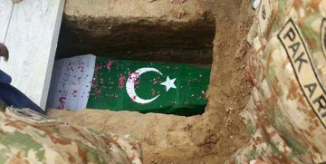 Let's honor their sacrifice with utmost respect and gratitude. 🇵🇰 #SaluteToOurHeroes #PakistanArmy #ForeverInOurHearts