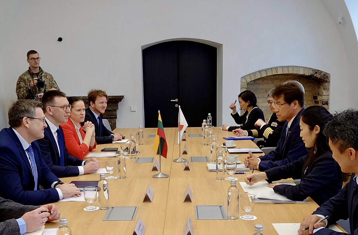 PVM Miyake met with Vice Minister Tomkus @Lithuanian_MoD on April 29 and stated his honor for the first visit to 🇱🇹 as JMOD ministers They concurred to promote defense cooperation & exchanges including collaboration through the demining coalition and cooperation in cyber field.