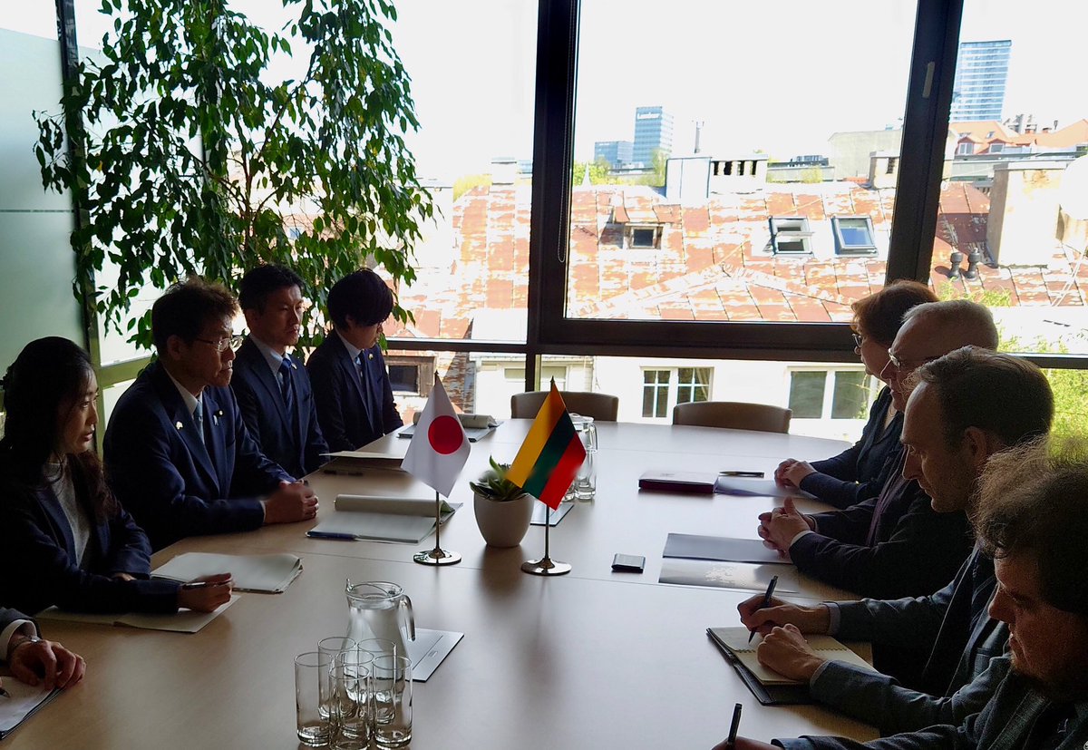 Parliamentary Vice-Minister Miyake met with Vice Minister of Foreign Affairs Meilūnas @LithuaniaMFA on April 29. They discussed regional affairs and Japan-Lithuania cooperation and exchanges. They concurred to continue working closely together.   🇯🇵🇱🇹 #JMOD/#JSDF #Lithuania