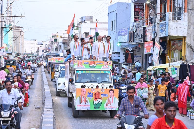 Campaigning at Jaggampeta, along with Marothi Sivaganesh the Assembly segment candidate and senior leaders, on Monday evening, followed by a press meet. ⁦@INC_Andhra⁩ ⁦@realyssharmila⁩ ⁦@manickamtagore⁩ ⁦@kharge⁩