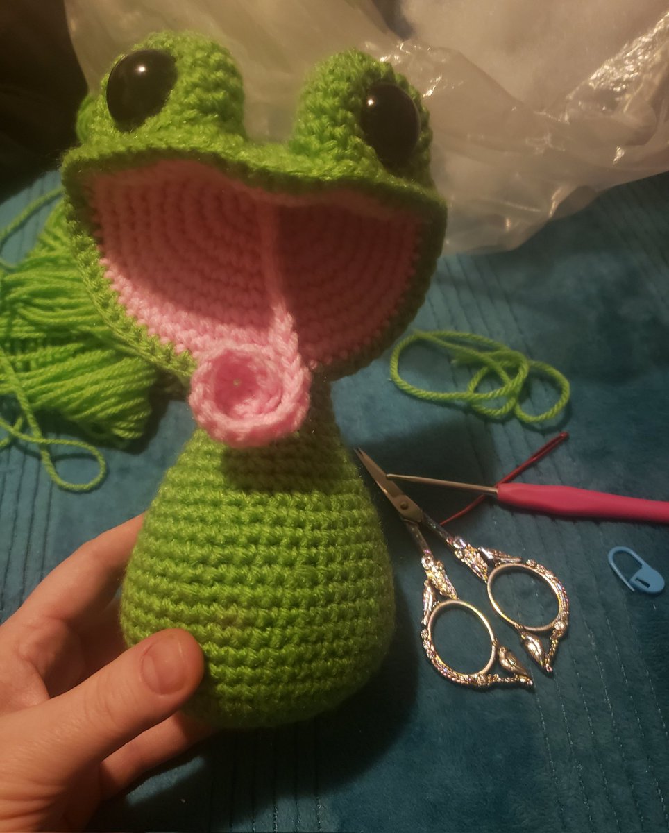While everyone is so caught up in drama... I'm over here creating cute shit!! Sweet dreams and heres to having a great week!!

Pattern by Grim Grinning Goats 

#crochet #Amigurumi #pnwfiberart #fiberartist #kofiseller #expoprep