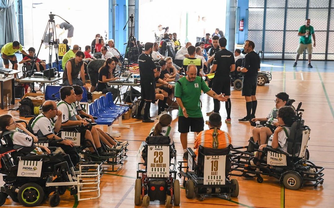 Laura García Andrés, Ángela Martínez Figueruelo, David Robles Mena y Sofía Leticia Sánchez de Pablo Ramírez se aproximan al 'Powerchair football': generaciondospuntocero.com/futbol-silla-r…