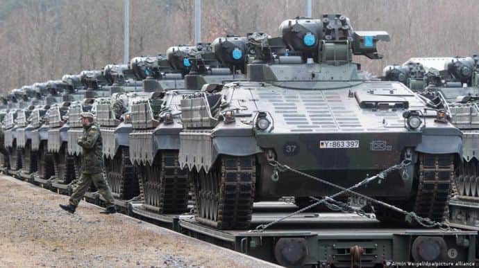 New German military aid package for Ukraine:

➡️10 Marder 1A3 IFV
➡️ Leopard 2-Munition
➡️1 Skynex AAG
➡️39.638 Munition for GEPARD
➡️IRIS-T missiles
➡️1 TRML-4D-Radar
➡️7.500 155-mm munition
➡️1 Bieber bridge layer
➡️1 DACHS AEV
➡️9 mine plow
➡️1 AMPS - Airborne Missile…