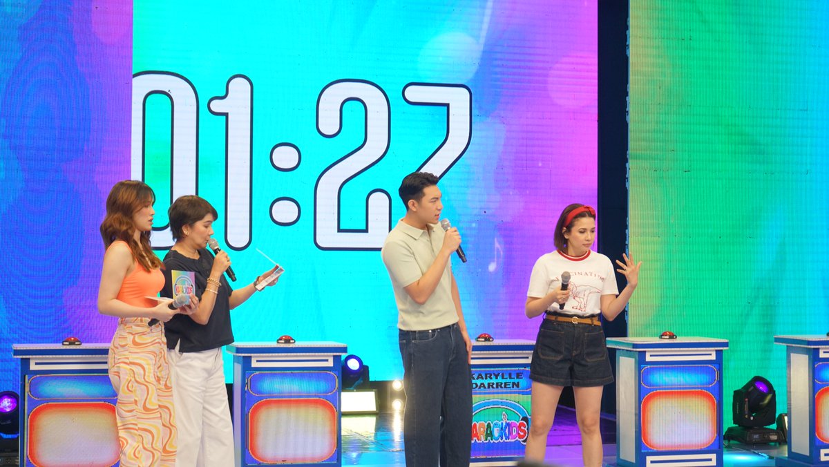 🎧 Karylle and Darren ang lalaro sa jackpot round! #InitNgGVSaShowtime Subscribe, follow and watch us LIVE Mon to Sat 12nn youtube.com/@itsShowtimeNa facebook.com/@itsShowtimeNa tiktok.com/@itsShowtimeNa