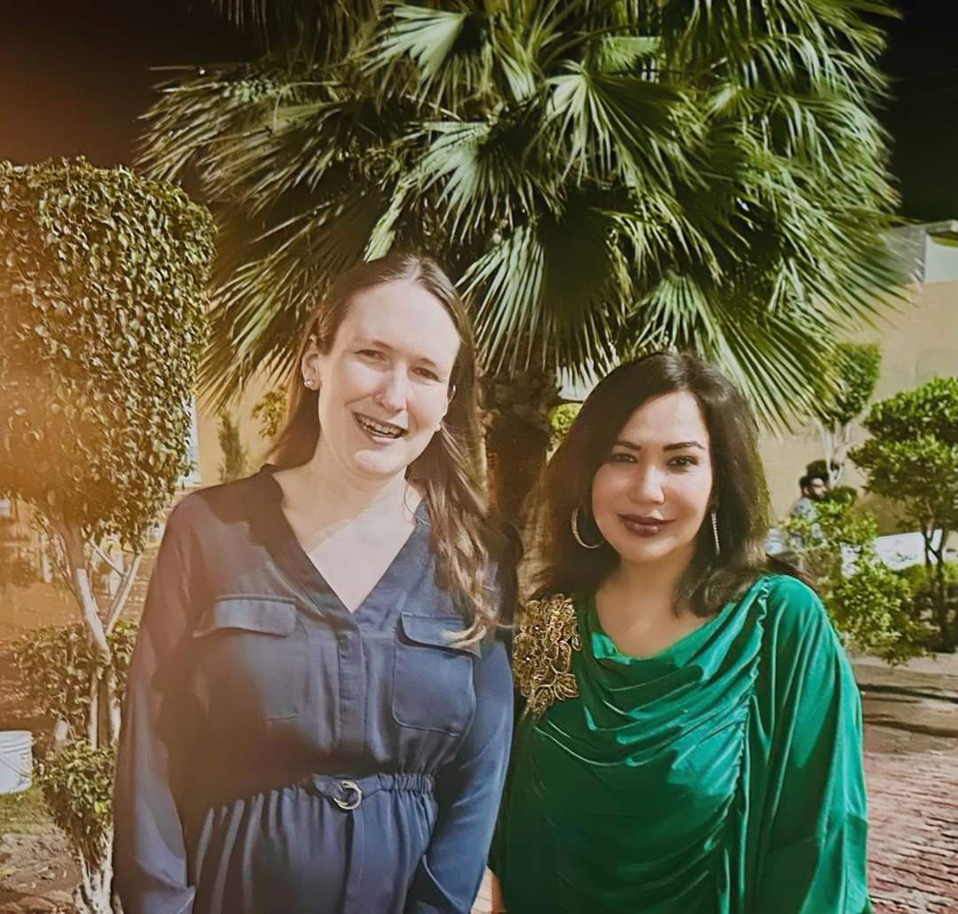 Lubna Bhayat, CEO of SheMeansWork (SMW), Pakistan's first dedicated job portal for women, thanked Her Excellency  Council General of USA in Lahore Ms. Kristin K. Hawkins for supporting gender parity through  our portal. 

#GenderParity #EmpoweringWomen #SheMeansWork
