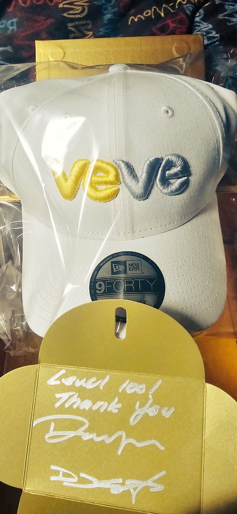 Level 100 hat. It looks amazing. <a href="/MrMC1_eth/">MrMC1⭕️</a> bringing in the Veve utility.