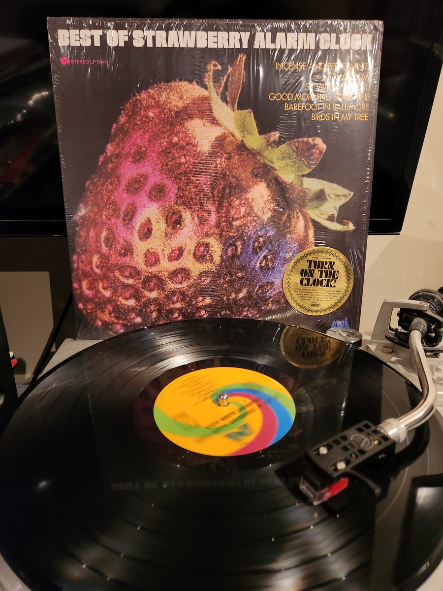 Tonight's psych dose is courtesy of The Strawberry Alarm Clock. They released a few interesting albums with Incense And Peppermints defining a time. This Best Of comp by Sundazed has a great selection of their songs and sounds good too! #TheStrawberryAlarmClock #vinylrecords