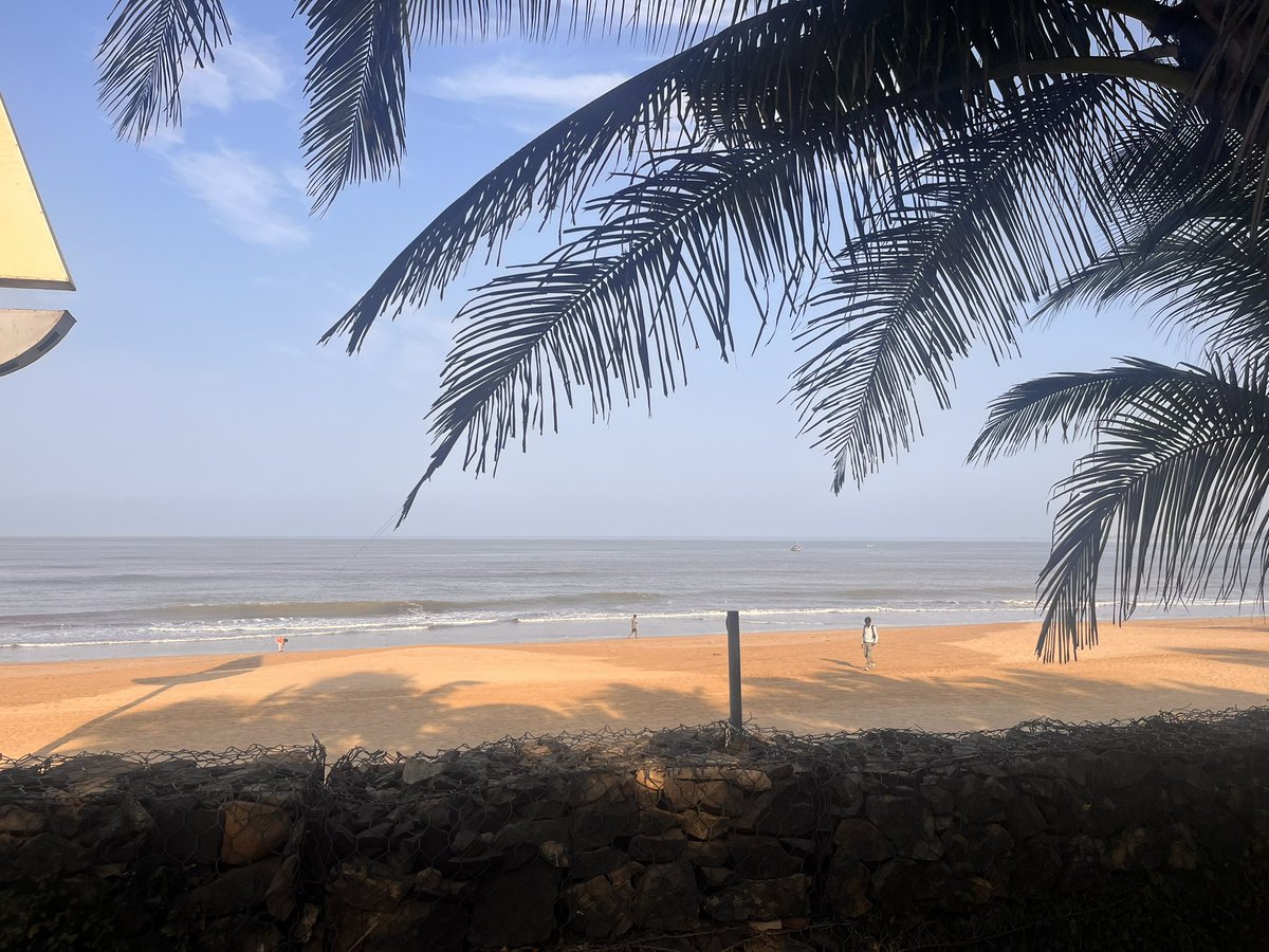 The real bliss club 🌊✨

📍Juhu beach