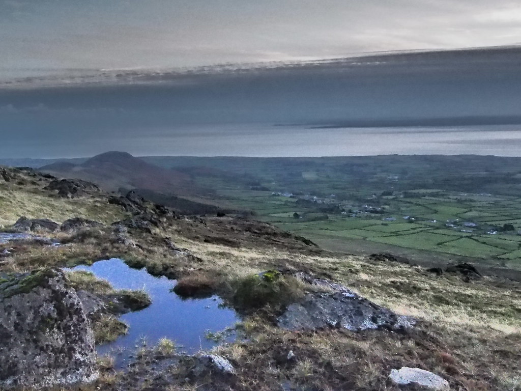 30 April: St Rónán of Líathros, Conaille Muirthemne, Co. #Louth. Muirthemne plain was Cú Chulainn's home. Is there a link with St Rónán of Dromiskin (d. 664), also in Conaille? (Dr Elva Johnston). Described as 'gracious' MartG. 📷Muirthemne plain ©Plastik99