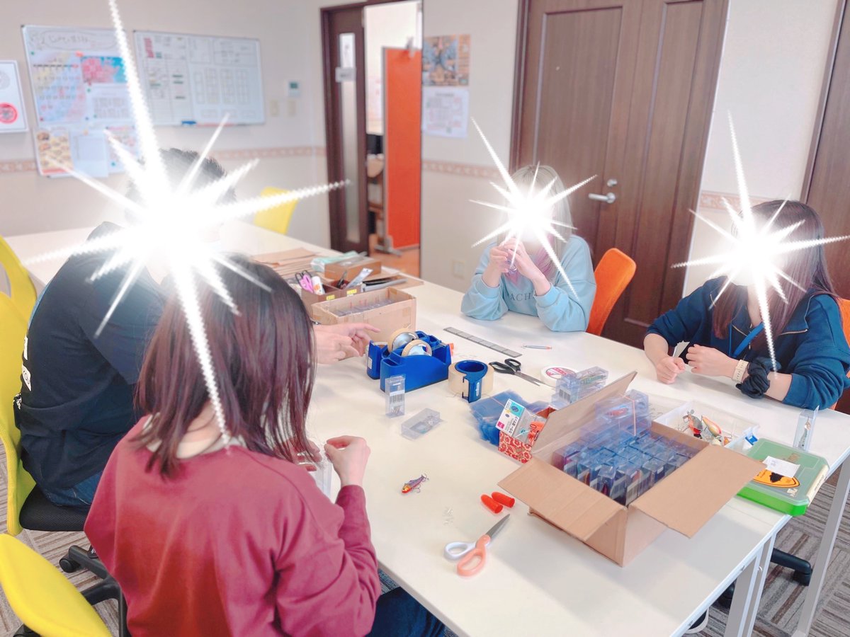 hssakitayabase's tweet photo. 最近の事業所です🥰ルアーを使った作業をお試しで行っていただきましたよ🎣針がコワ～イ！と盛り上がり？ながら取り組んでおりました😆#就労継続支援b型 #秋田市 #障害福祉サービス ＃軽作業 #ルアー #ルアー加工 https://t.co/PheUXcTz85