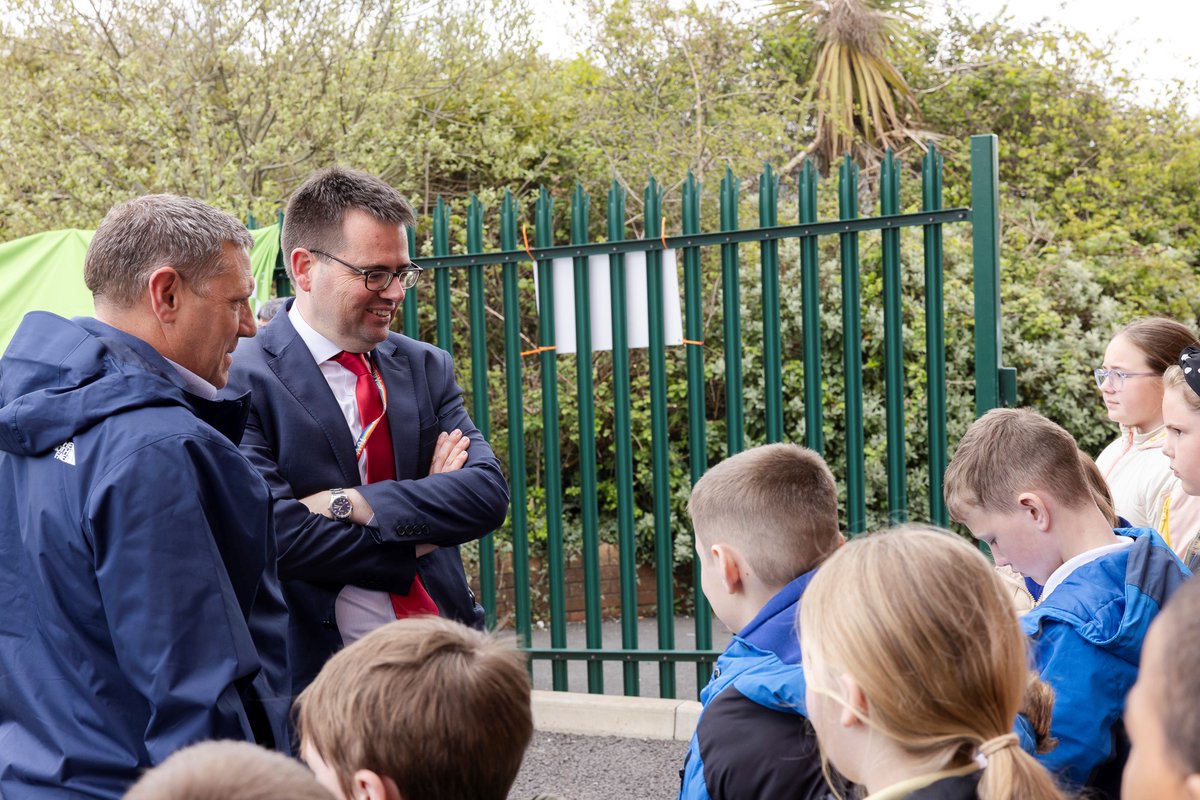 Pupils from local primary schools and members of Cynffig Comprehensive Eco School joined the Council Leader Cllr Huw David at the official opening of #Pyle Community Recycling Centre last week. bridgend.gov.uk/news/all-new-c…